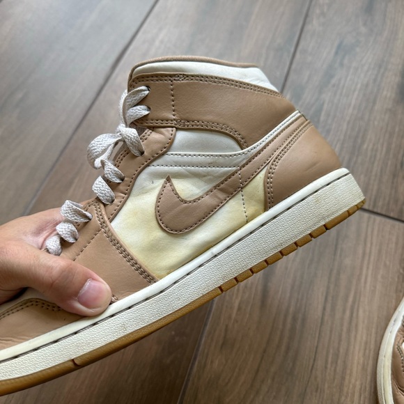 Nike Air Jordan Retro 1 Cream Shoes - Picture 6 of 8